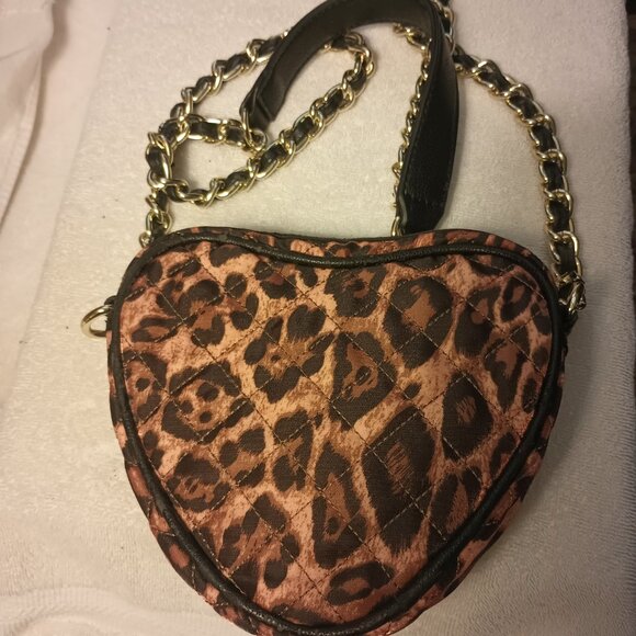 Betsy Johnson Leopard Print Quilted Heart crossbody bag. - Picture 2 of 4
